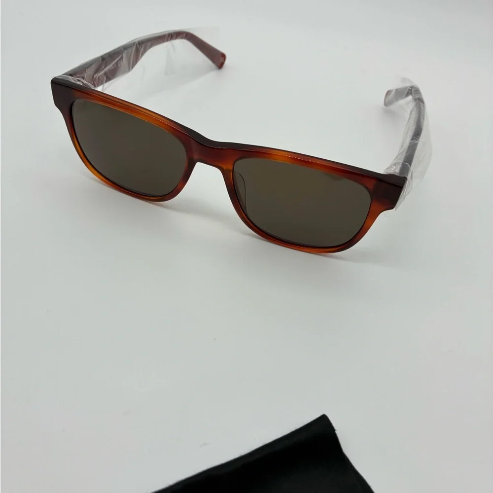 NWT banana republic Brown Tortoise Sunglasses with case